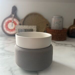 White and Gray Ceramic wax melter